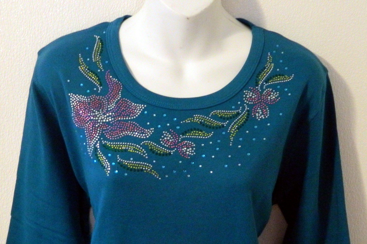 Lily  - Round neckline