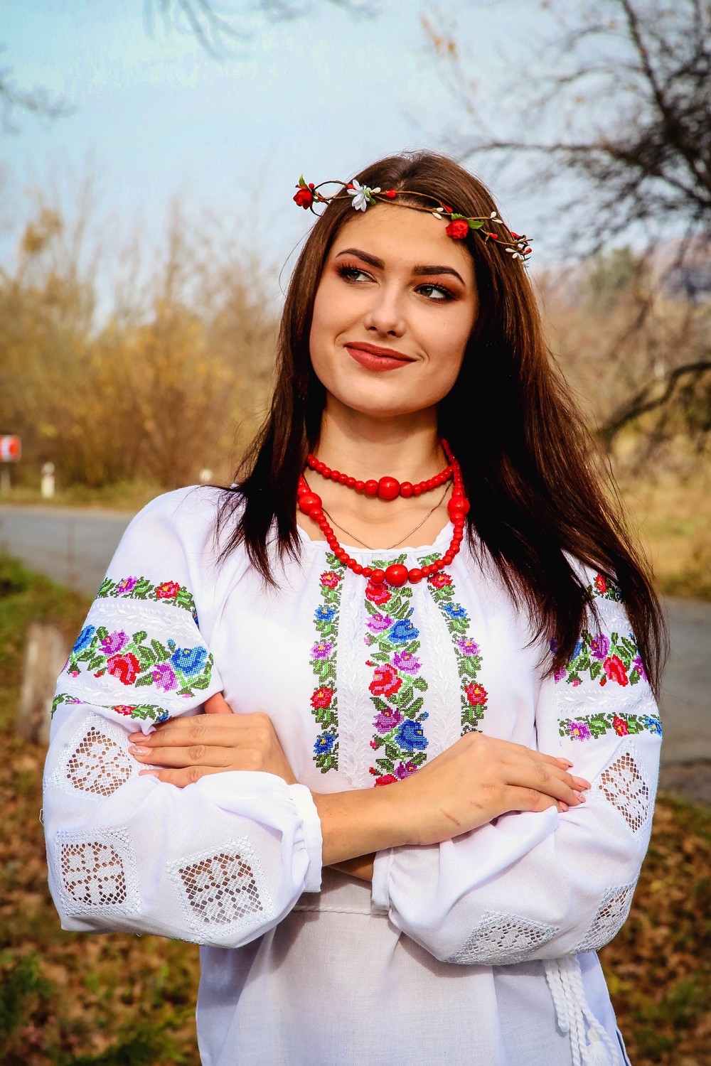 Неймовірно красива вишиванка, жіноча вишивана блузка на домотканому полотні (Арт. 02245)