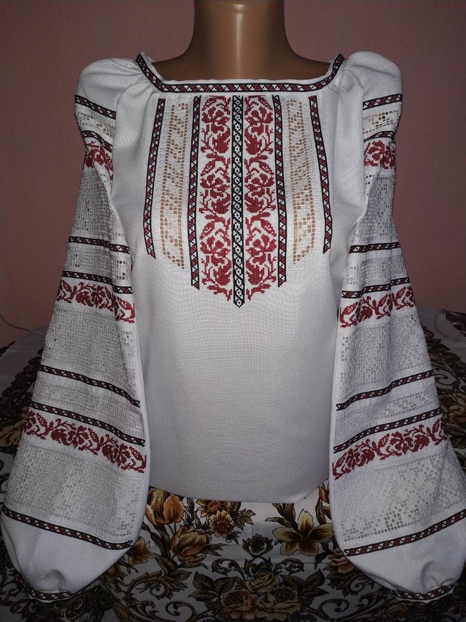 Вишиванка, жіноча вишивана блузка на домотканому полотні (Арт. 02253)