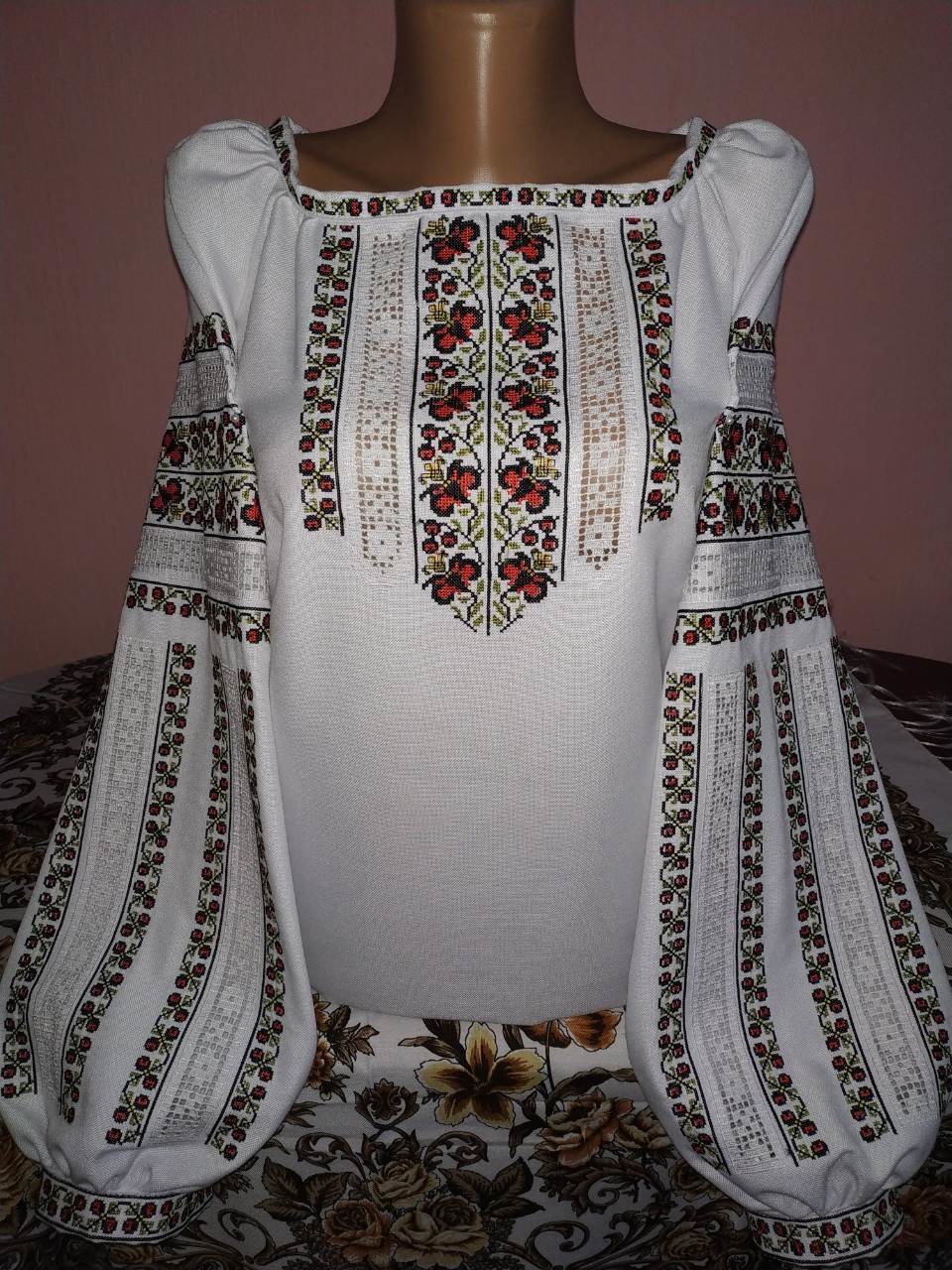 Вишиванка, жіноча вишивана блузка на домотканому полотні (Арт. 02254)
