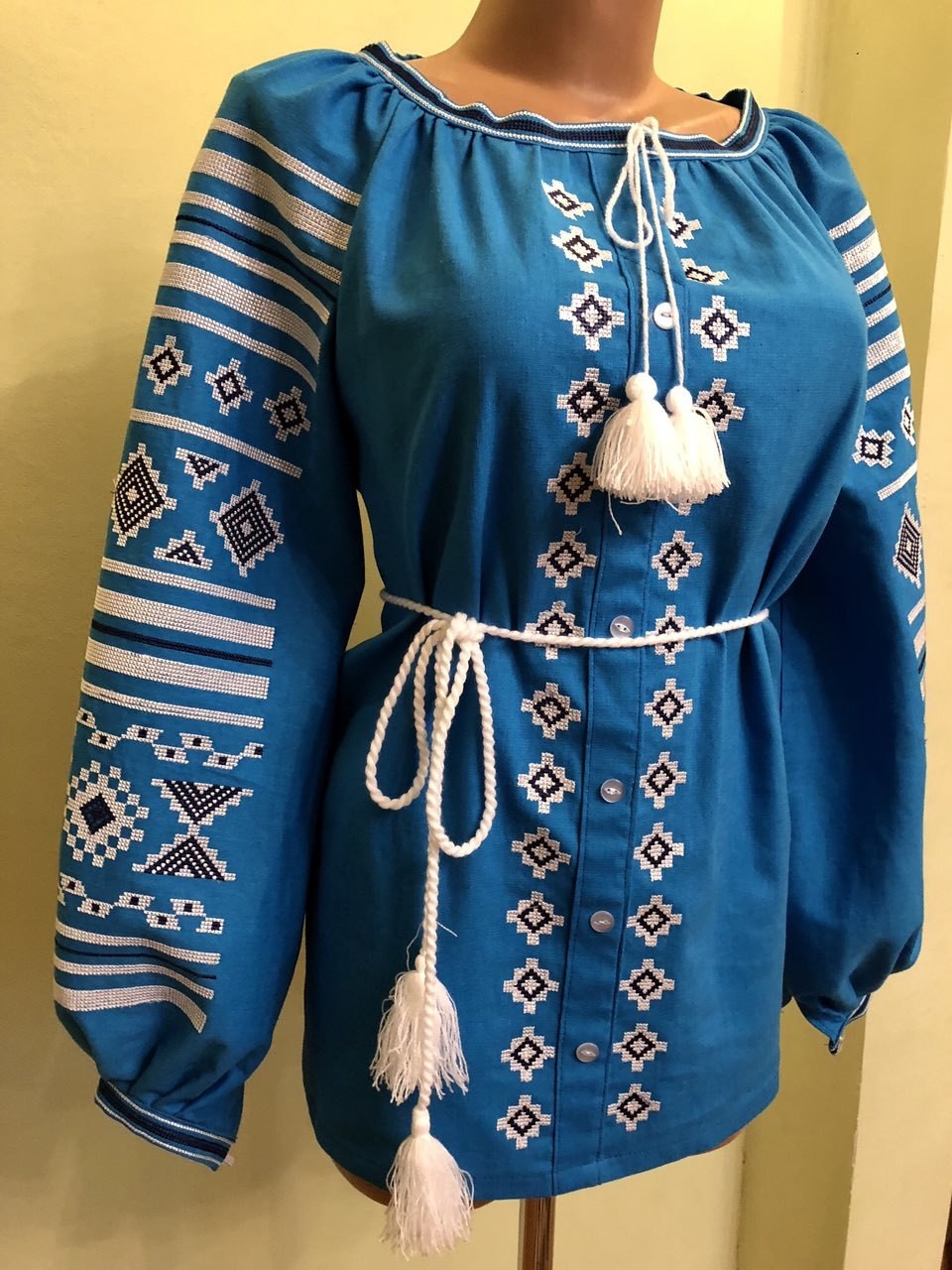 Вишиванка, жіноча вишивана блузка на синьому льоні (Арт. 02280)