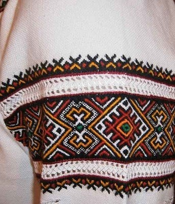 Жіноча вишиванка вишита на домотканому полотні "Низинка"