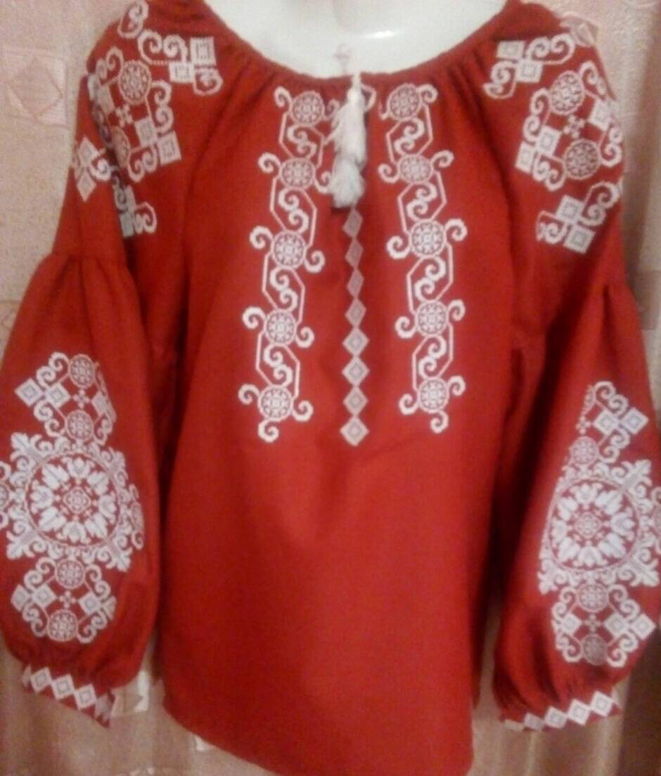 Вишиванка, жіноча вишивана блузка на червоному домоканому (Арт. 02449)