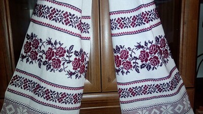 Рушник вишиваний  з квітами на домотканому полотні