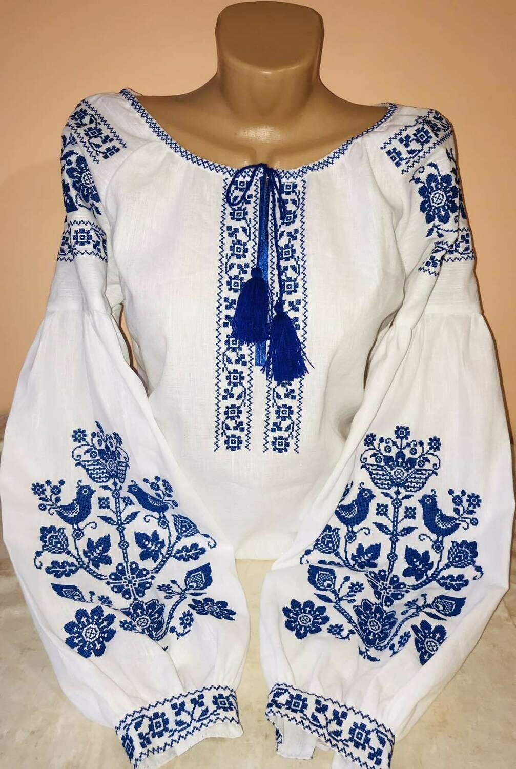 Вишиванка, жіноча вишивана блузка на білому льоні (Арт. 02552)