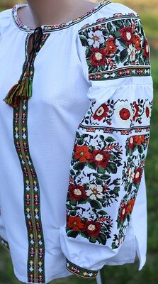 Неймовірно красива вишиванка, жіноча вишивана блузка на домотканому полотні (Арт. 02601)