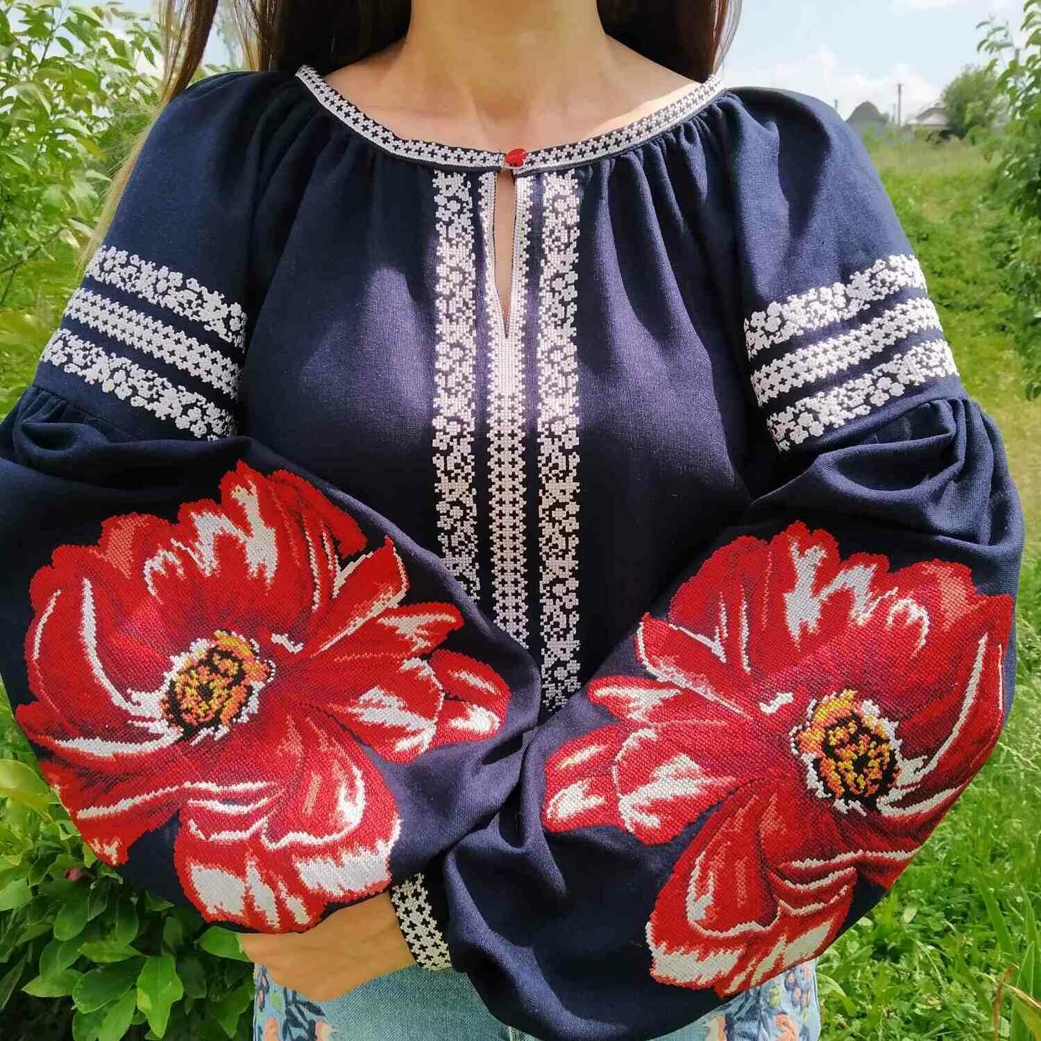 Вишиванка, жіноча вишивана блузка на синьому льоні (Арт. 02658)