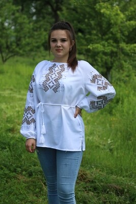 Вишиванка, жіноча вишивана блузка на домотканому полотні Вишиванка, жіноча вишивана блузка на домотканому полотні