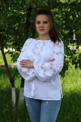 Вишиванка, жіноча вишивана блузка на домотканому полотні Вишиванка, жіноча вишивана блузка на домотканому полотні