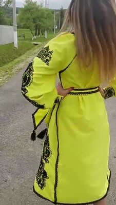 Вишиванка, жіноча вишивана сукняна жовтому домотканому полотні (Арт. 02812)