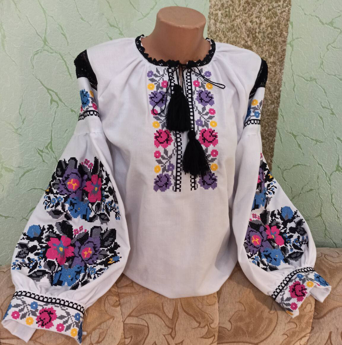 Вишиванка, жіноча вишивана блузка на домотканому полотні (Арт. 02831)