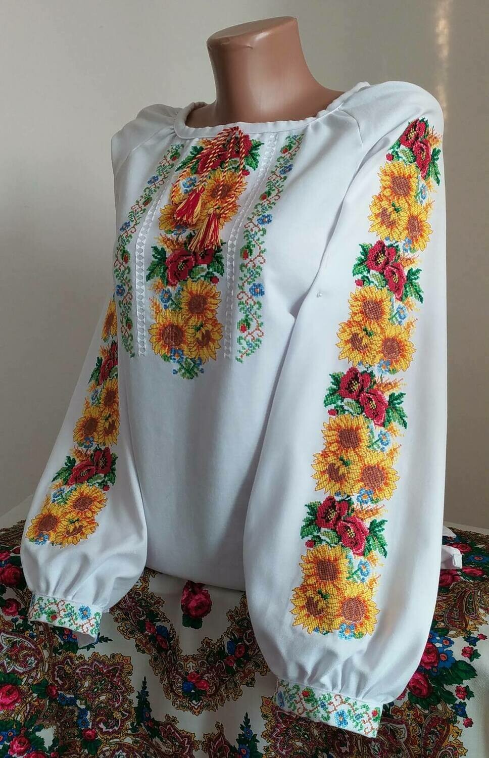 Вишиванка, жіноча вишивана блузка на домотканому полотні "Соняхи" (Арт.  02858)