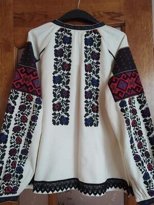 Вишиванка, жіноча вишивана блузка на білому домотканому (Арт. 03255)