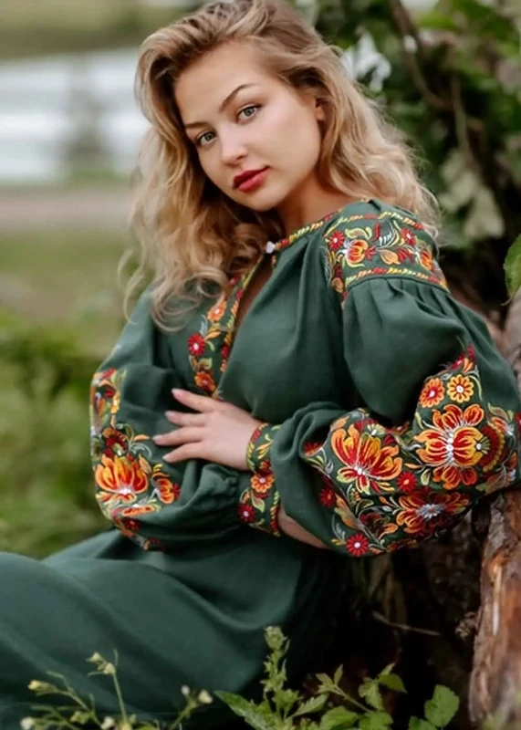 Вишиванка жіноча, сукня вишивана на зеленому домотканому (Арт. 03264)