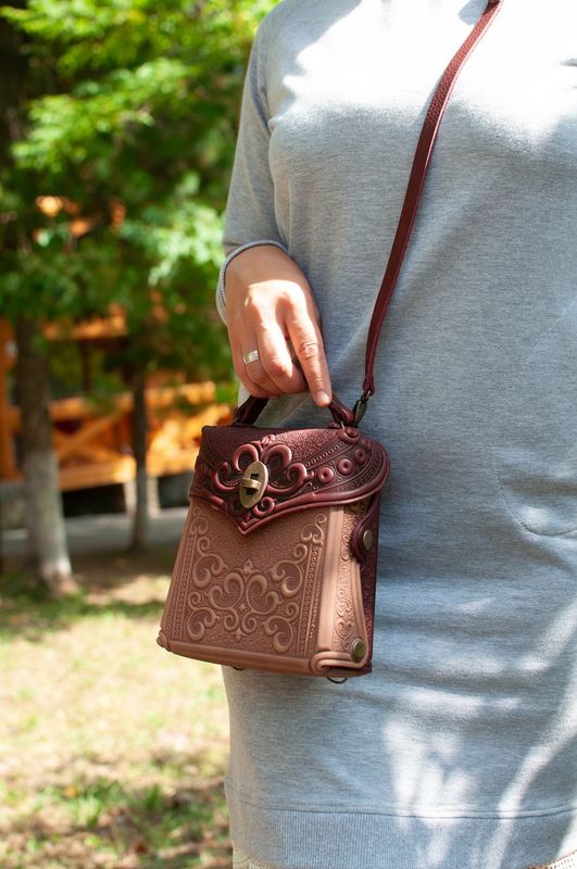 МІСЬКИЙ ЖІНОЧИЙ ШКІРЯНИЙ РЮКЗАК, МАЛЕНЬКИЙ СТИЛЬНИЙ РЮКЗАК, РУЧНА РОБОТА (Арт 03321) МІСЬКИЙ ЖІНОЧИЙ ШКІРЯНИЙ РЮКЗАК, МАЛЕНЬКИЙ СТИЛЬНИЙ РЮКЗАК, РУЧНА РОБОТА (Арт 03321)