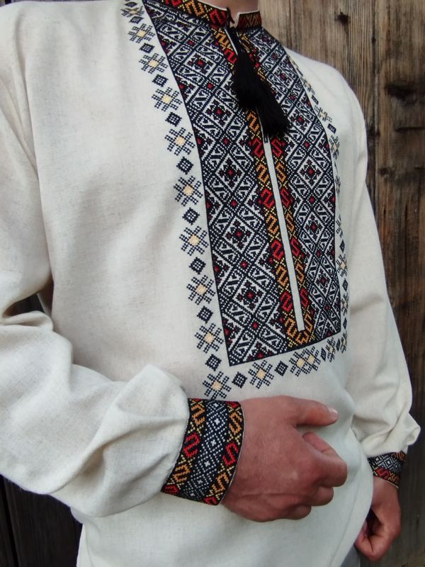 Вишиванка, чоловіча вишита сорочка на сірому домотканому (Арт. 03372)
