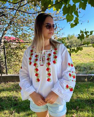 Вишиванка, жіноча вишивана блузка на білому льоні (Арт. 03408)