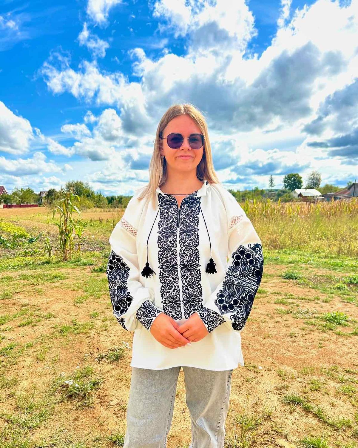 Вишиванка, жіноча вишивана блузка на молочному домотканому (Арт. 03413)