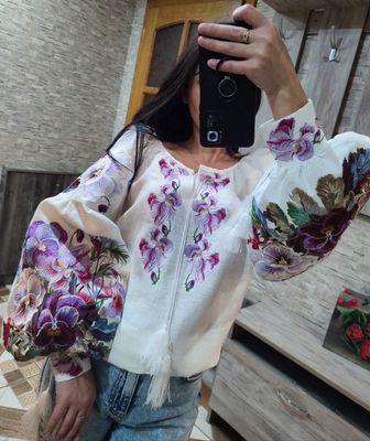 Вишиванка, жіноча вишивана блузка на білому льоні (Арт. 03446) Вишиванка, жіноча вишивана блузка на білому льоні (Арт. 03446)