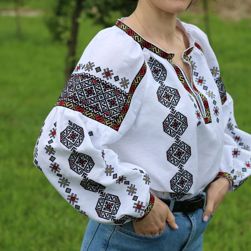 Вишиванка, жіноча вишивана блузка на білому льоні (Арт. 03626) Вишиванка, жіноча вишивана блузка на білому льоні (Арт. 03626)