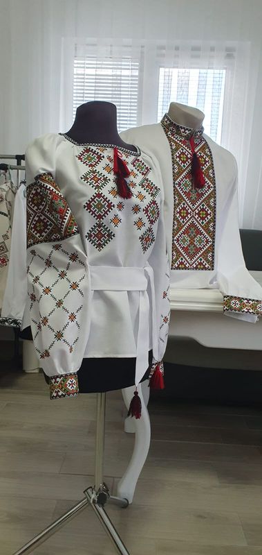 Пара вишиванок на білому льоні, жіноча та чоловіча вишиванка. Комплект вишиванок (Арт. 03671)