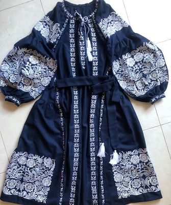 Вишиванка жіноча, сукня вишивана на темно-синьому льоні (Арт. 03676)