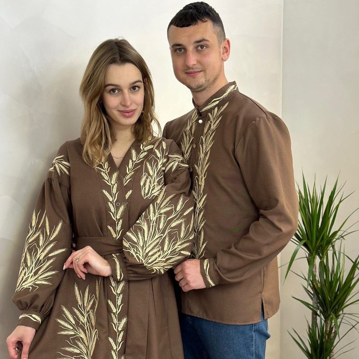 Пара вишиванок, жіноча сукня та чоловіча вишиванка - комплект вишиванок для чоловіка і жінки (Арт. 03683)