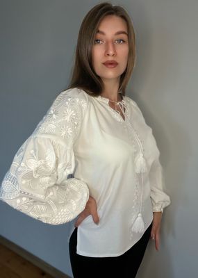 Вишиванка, жіноча вишивана блузка на молочному домотканому (Арт. 03689)