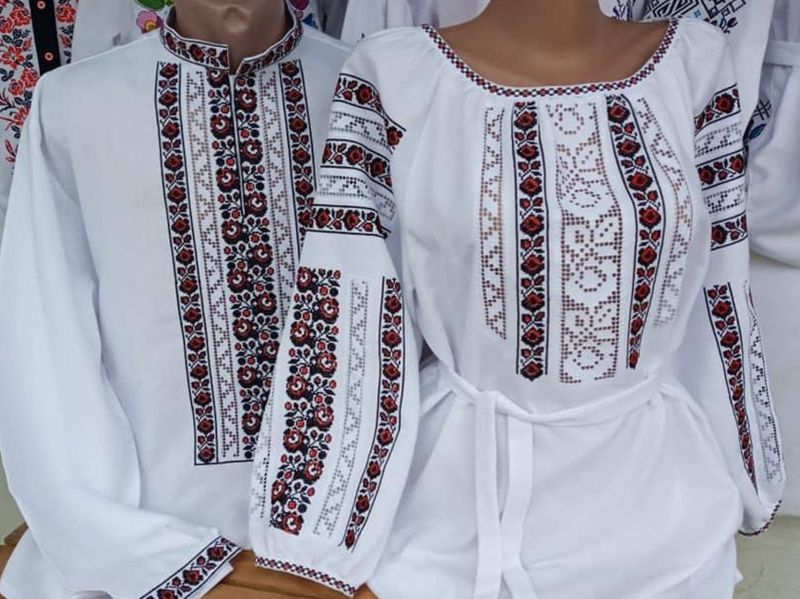 Пара вишиванок на білому льоні, жіноча та чоловіча вишиванка. Комплект вишиванок &quot;Мережка&quot; (Арт. 03703)