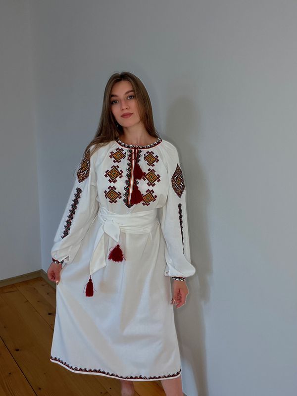 Вишиванка жіноча, сукня вишивана на білому домотканому полотні "Низинка" (Арт. 03710)