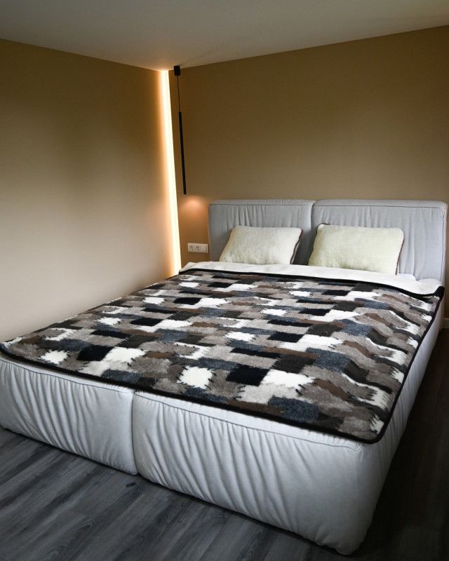 Плед з овечої шерсті з геометричним візерунком — теплий і натуральний Плед з овечої шерсті з геометричним візерунком — теплий і натуральний