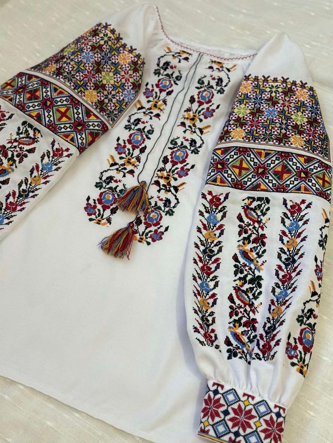 Жіноча вишиванка - вишивана сорочка з унікальним орнаментом (Арт. 03740)