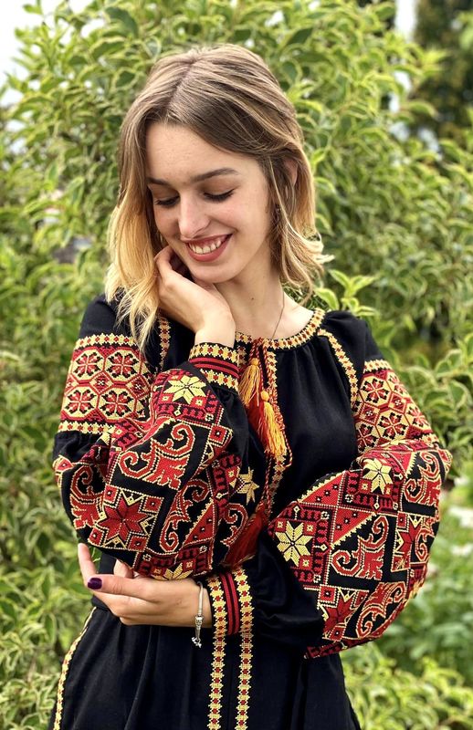 Вишиванка жіноча, сукня вишивана на чорному домотканому (Арт. 03743)