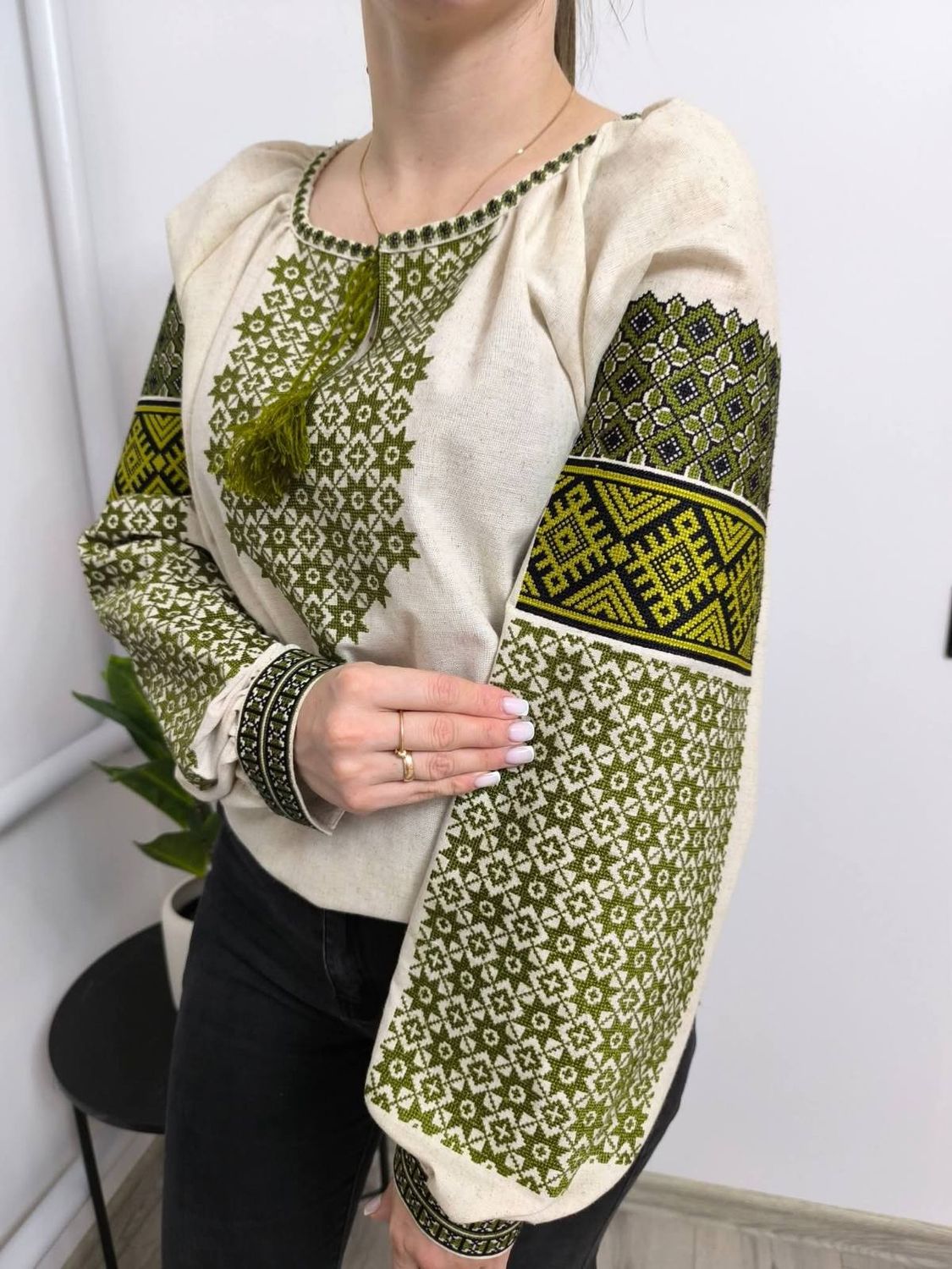 Вишиванка, жіноча вишивана блузка на сірому домотканому полотні (Арт. 03753)