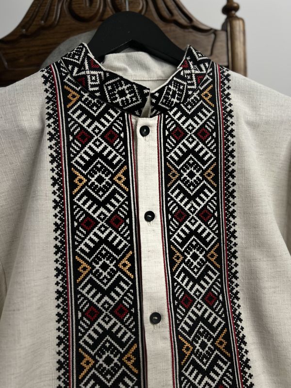 Вишиванка, чоловіча вишита сорочка на сірому льоні (Арт. 03756)