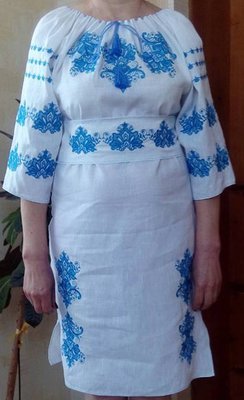 Вишиванка, сукня вишивана з квітами на білому льоні (Арт. 02023)