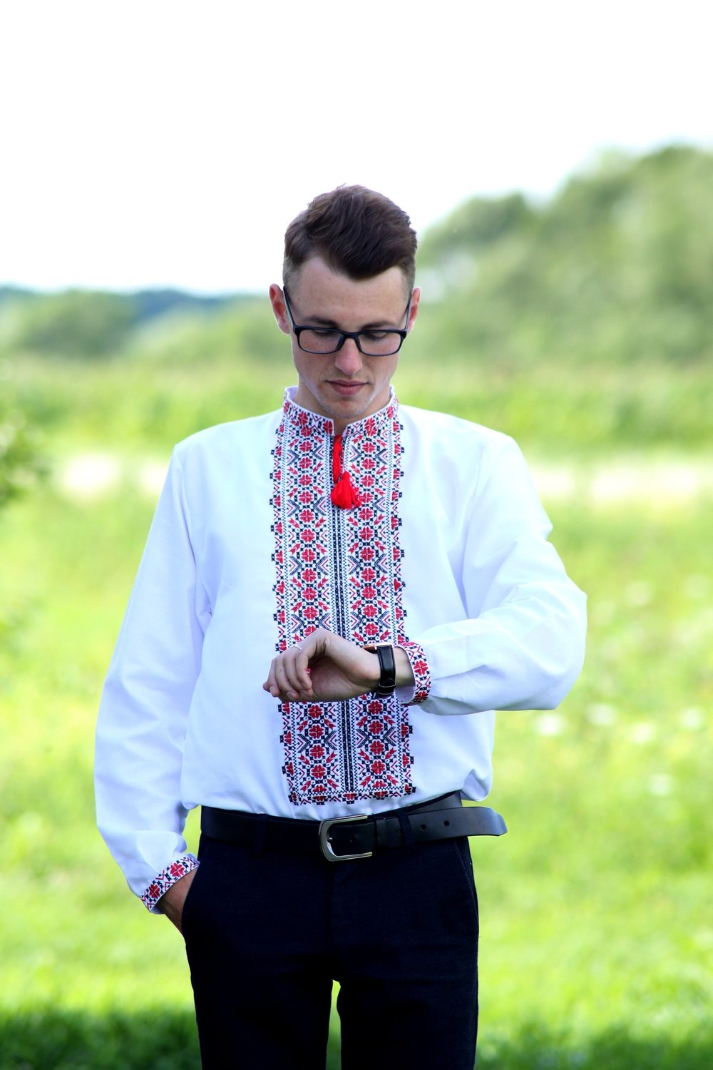 Вишиванка чоловіча безпосередньо на домотканому полотні (Арт. 00412)