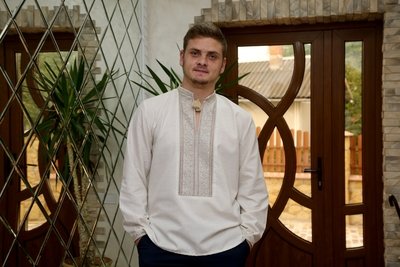 Вишиванка ручної роботи, чоловіча сорочка на сірому льоні (Арт. 00227)