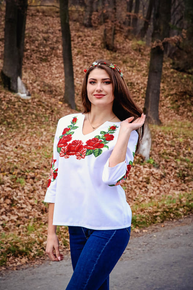 Вишиванка, жіноча вишивана бісером блузка (Арт. 02175)