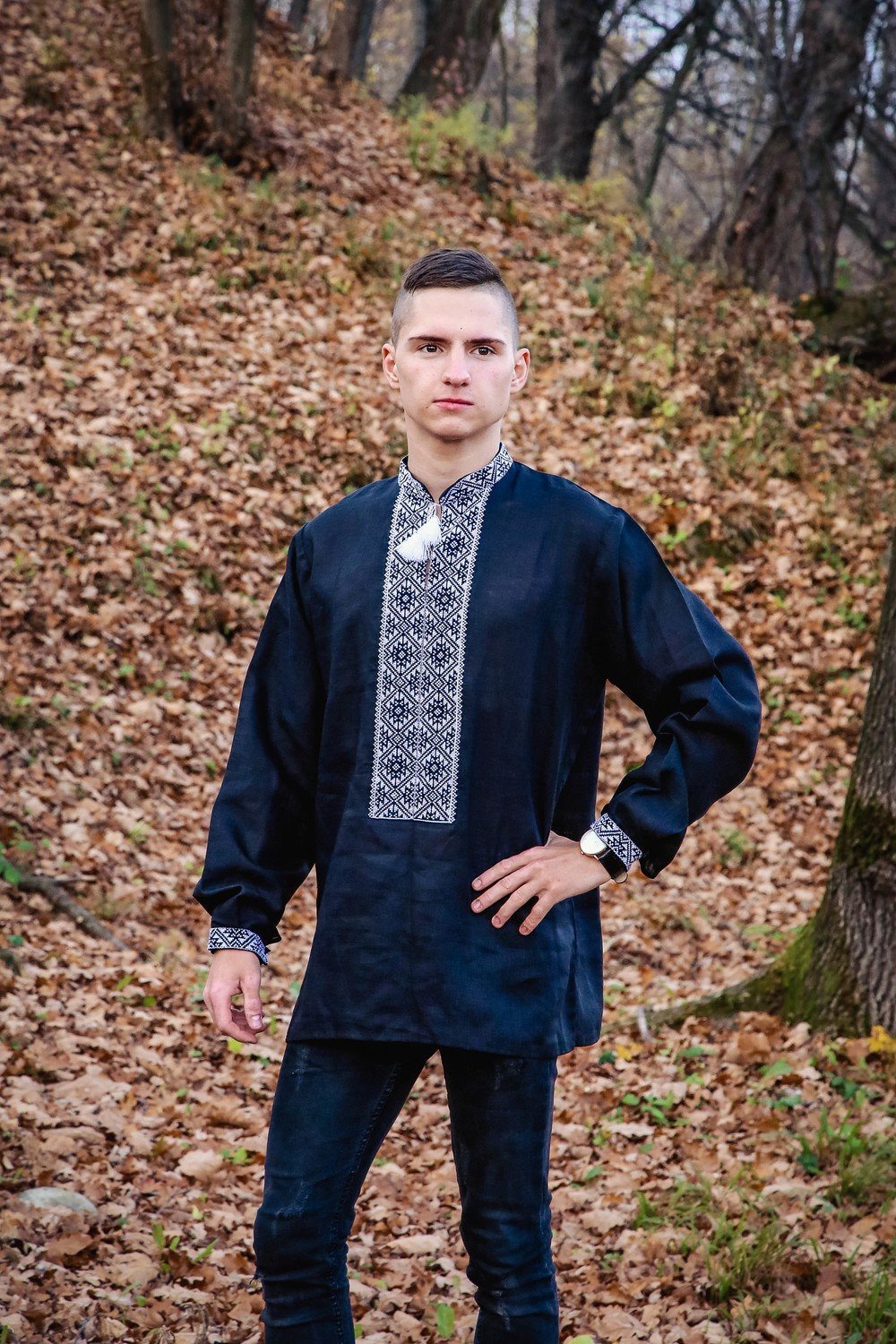 Вишиванка чоловіча білим по чорному льоні (Арт. 00048)
