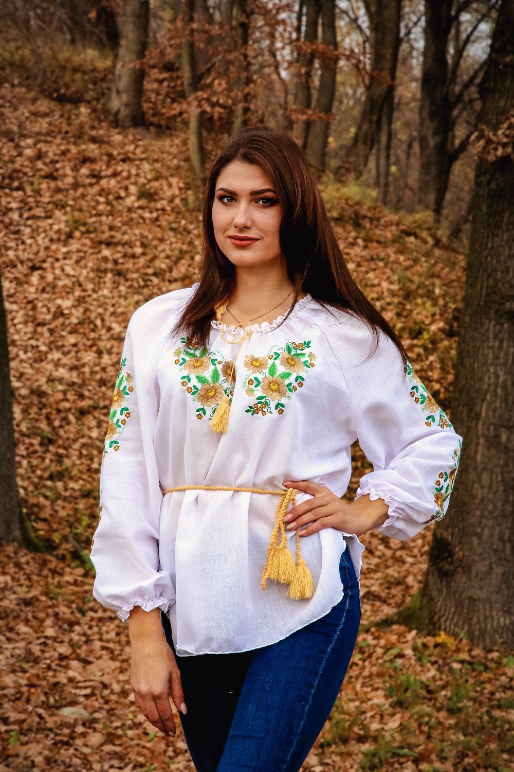 Вишиванка, блузка жіноча з квітами (Арт. 00510)
