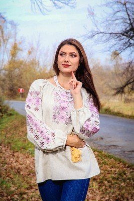 Неймовірно красива вишиванка, жіноча вишивана блузка на домотканому полотні (Арт. 02188)