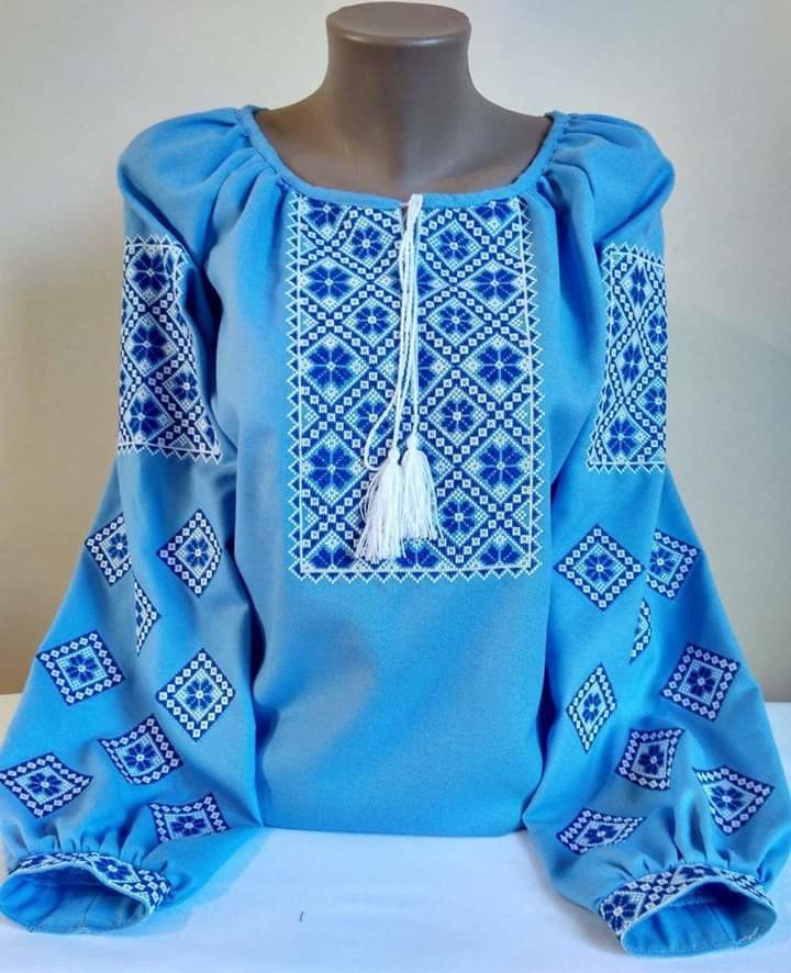 Вишиванка, жіноча вишивана блузка на блакитному домотканому (Арт. 02190)