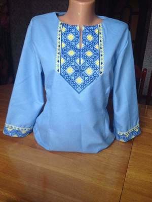 Вишиванка, жіноча вишивана блузка на блакитному домотканому (Арт. 02192)
