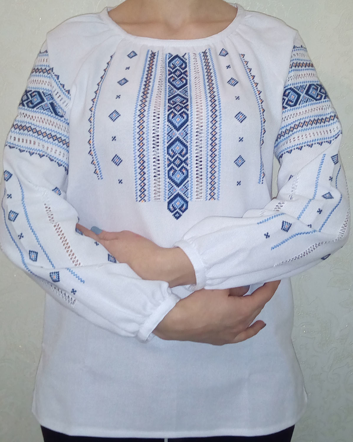 Вишиванка, жіноча вишита блузка ручної роботи &quot;Стильна&quot; (Арт. 01772)