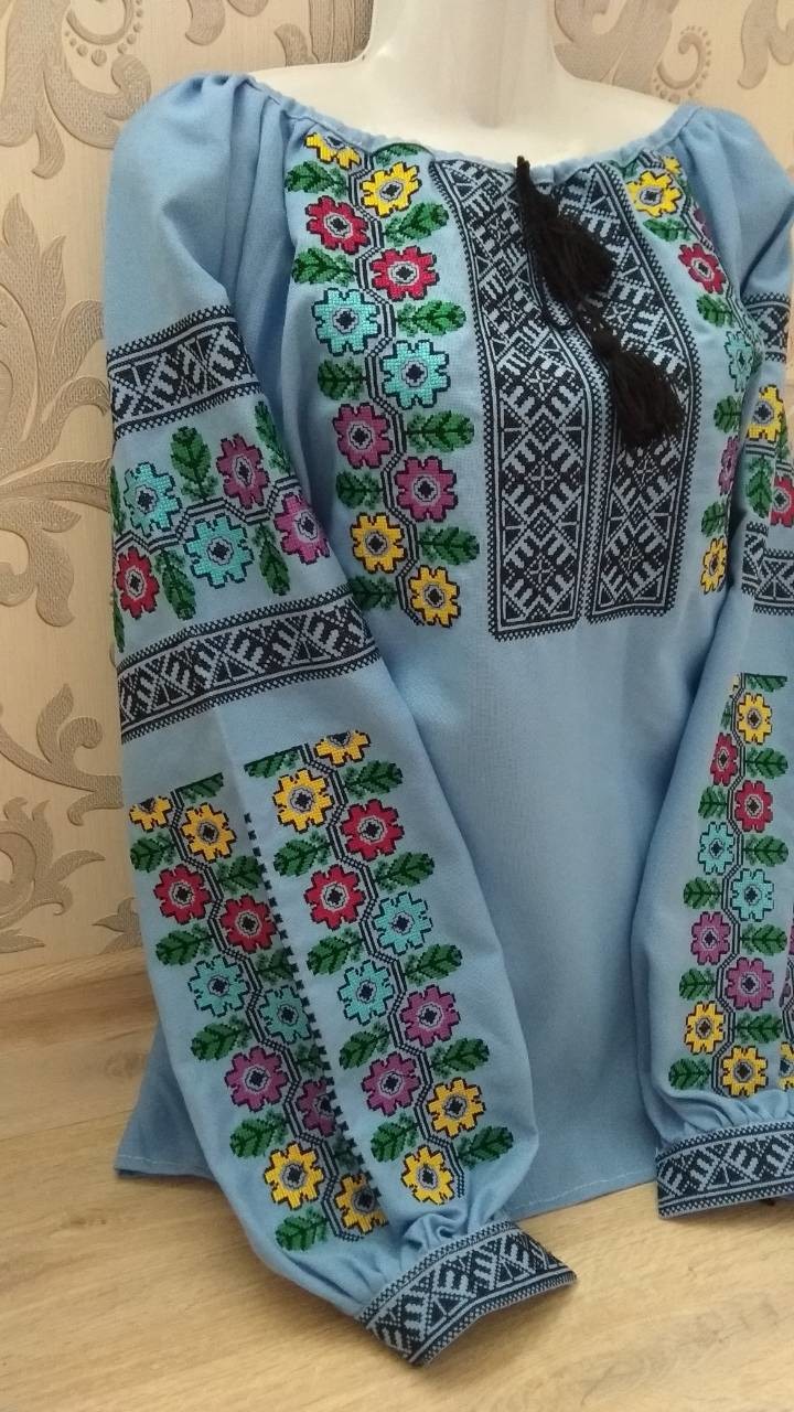 Вишиванка, жіноча вишивана блузка на блакитному домотканому (Арт. 02197)