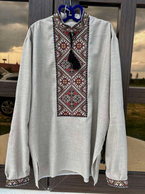 Вишиванка, чоловіча вишита сорочка на сірому домотканому (Арт. 03390)