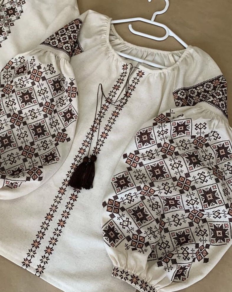 Вишиванка, жіноча вишивана блузка на сірому домотканому полотні (Арт. 03752)