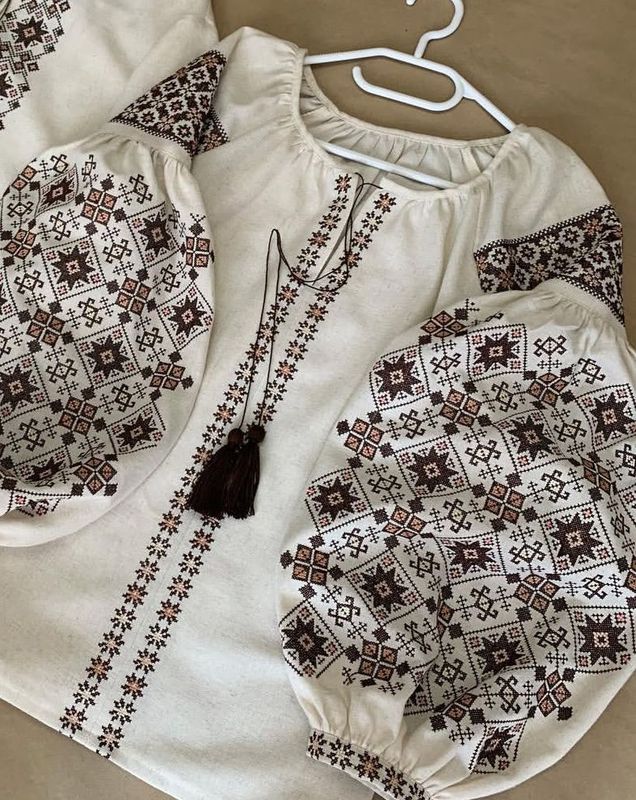 Вишиванка, жіноча вишивана блузка на сірому домотканому полотні (Арт. 03752) Вишиванка, жіноча вишивана блузка на сірому домотканому полотні (Арт. 03752)