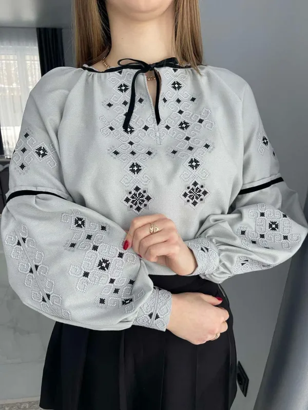 Вишиванка, жіноча вишивана блузка на сірому домотканому "Бохо" (Арт. 03760)